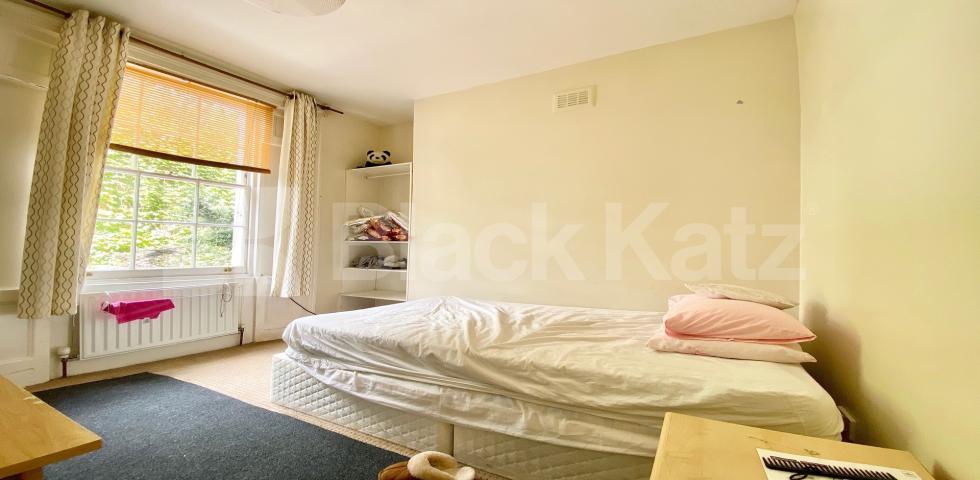 			VIRTUAL TOUR AVAILABLE!, 3 Bedroom, 1 bath, 1 reception Apartment			 Remington Street, ANGEL 